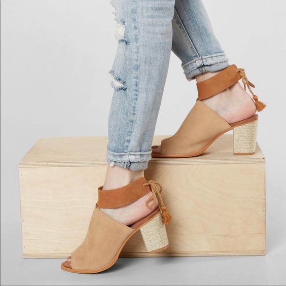 TOMS Seville sandal in Honey Suede - Picture 7 of 7